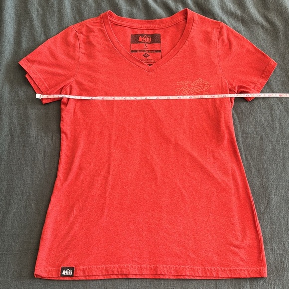 REI Recreational Equipment Cooperative v-neck  Women t-shirt short sleeve sz Sm - Picture 6 of 12
